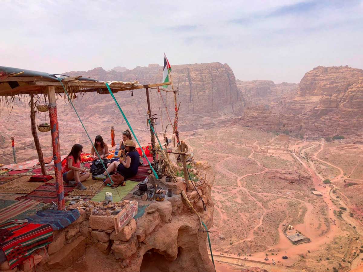 Rodaje y producción en Jordania: Fixer, Location Manager, Productor cinematográfico, Permisos de rodaje, Equipo de rodaje y Servicios completos de producción.